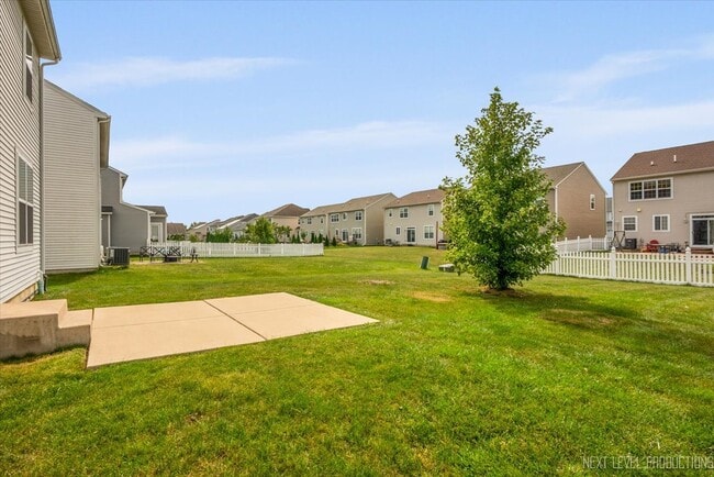 Building Photo - 5734 Oak Ridge Way