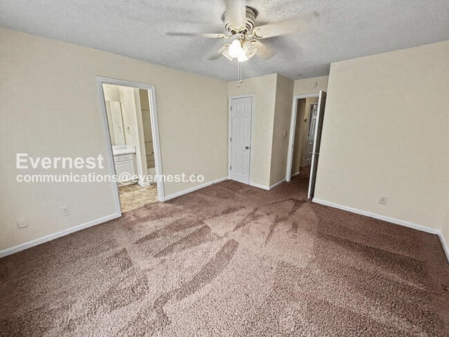 Building Photo - 3 Bed, 1.5 Bath Townhome with Fenced Yard / Pet-Friendly / Coming Soon!