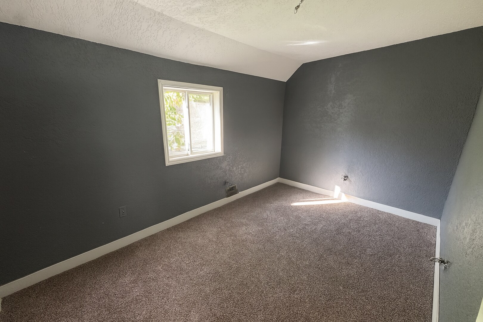 Building Photo - 620 1st Ave