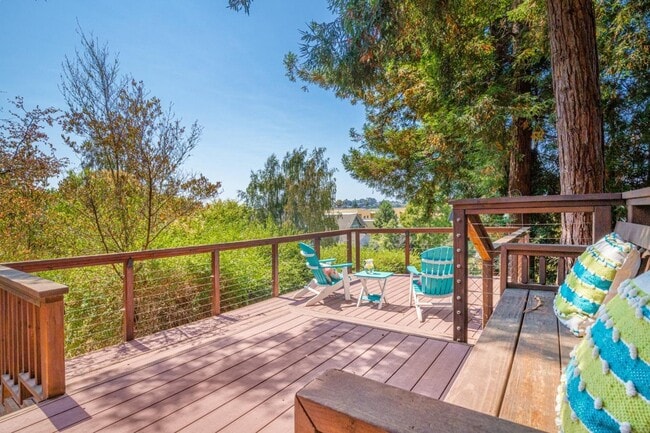 Building Photo - 114 Fairbanks St