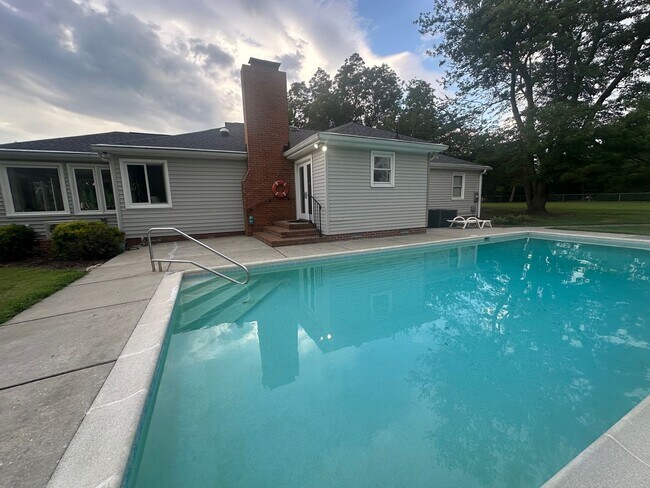 Building Photo - Call Amanda Tate at 757-289-6810 for more information