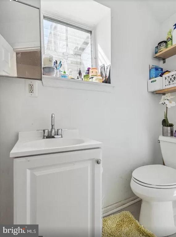 Building Photo - 2606 W Girard Ave