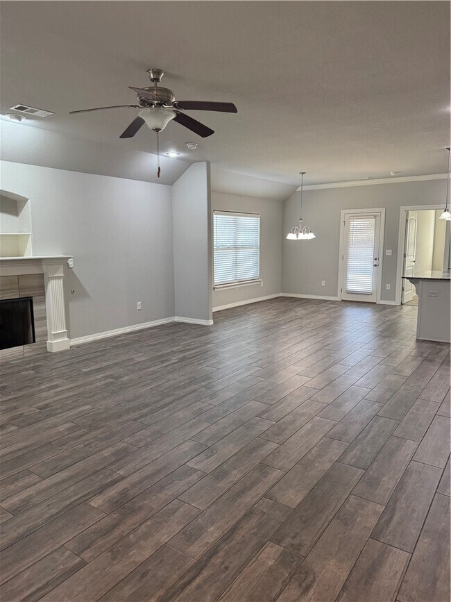 Building Photo - 1001 Tulip St