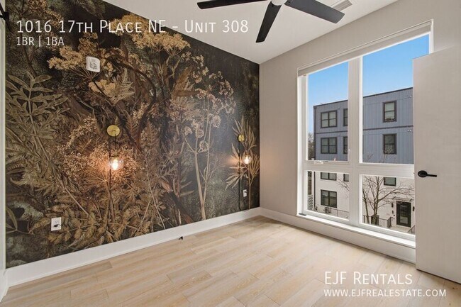 Building Photo - 1016 17th Pl NE