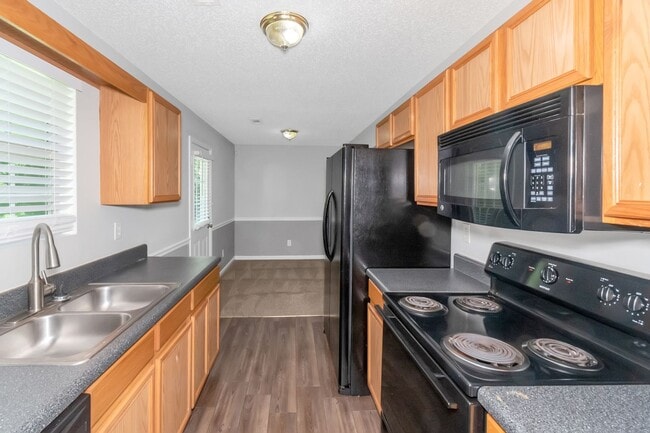 Building Photo - Charming Ranch-Style Home with Spacious Ya...
