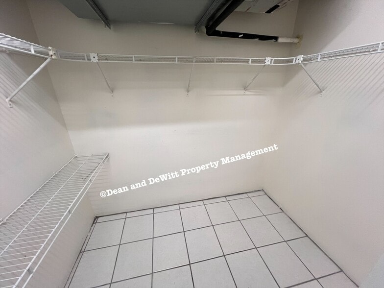 Building Photo - 1 Bed/1 Bath - Unit 12