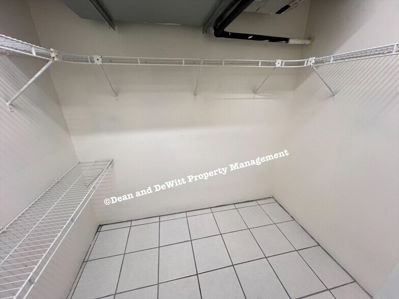 Building Photo - 1 Bed/1 Bath - Unit 12