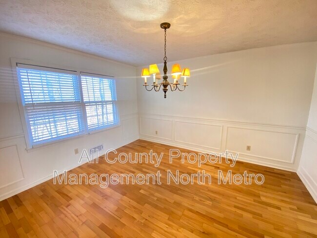 Building Photo - 320 6 Branches Ct