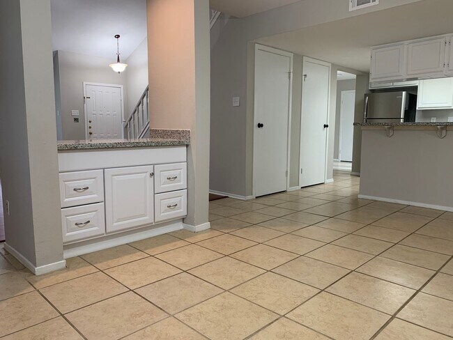 Building Photo - Great Floor Plan