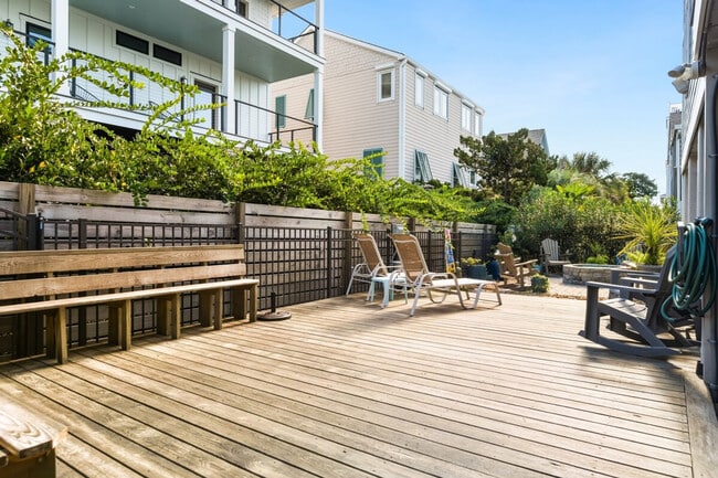 Building Photo - 601 Hazard St