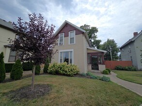 Building Photo - Charming 2-Bed, 1.5-Bath Single family hom...