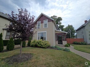 Building Photo - Charming 2-Bed, 1.5-Bath Single family hom...