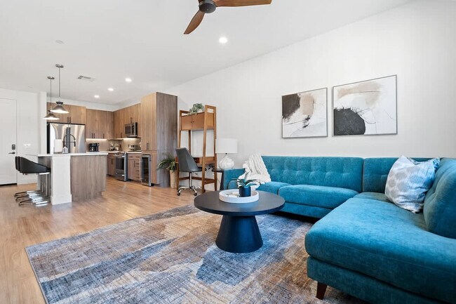 Building Photo - 15825 N 71st St