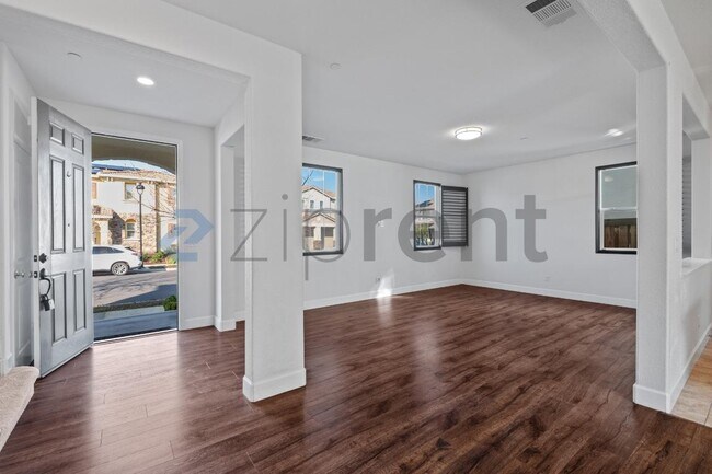 Building Photo - 2060 Salice Wy