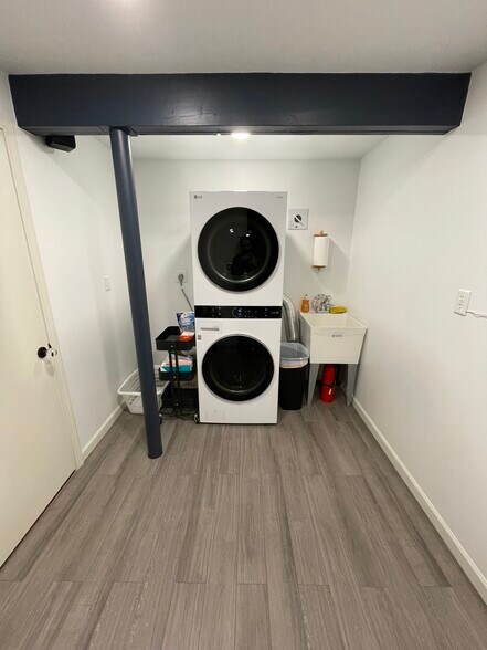 Laundry Room - 166 Center Rd