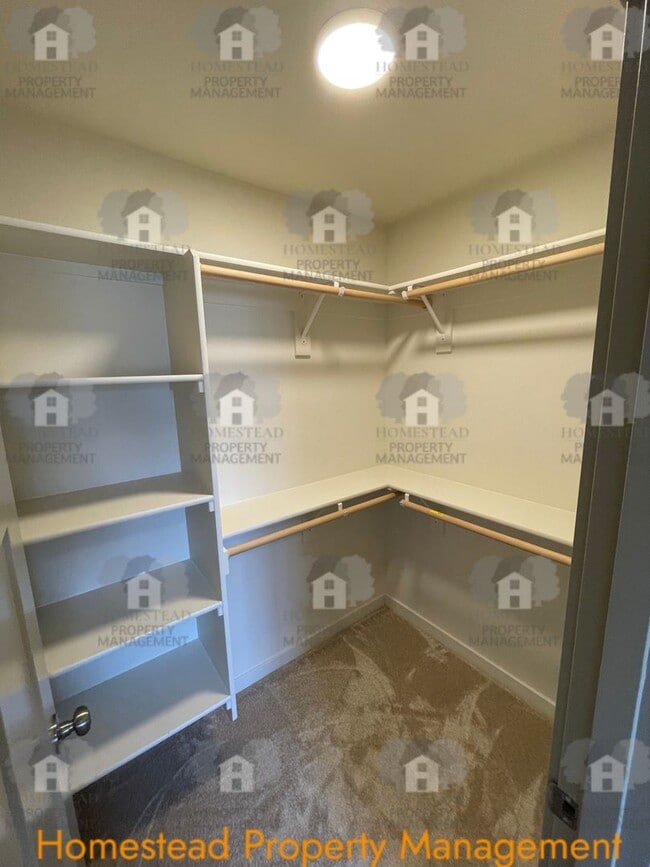 Building Photo - BEAUTIFUL HOME IN DALLAS!