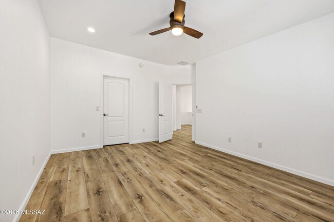 Building Photo - 4261 N Golden Ridge Ln