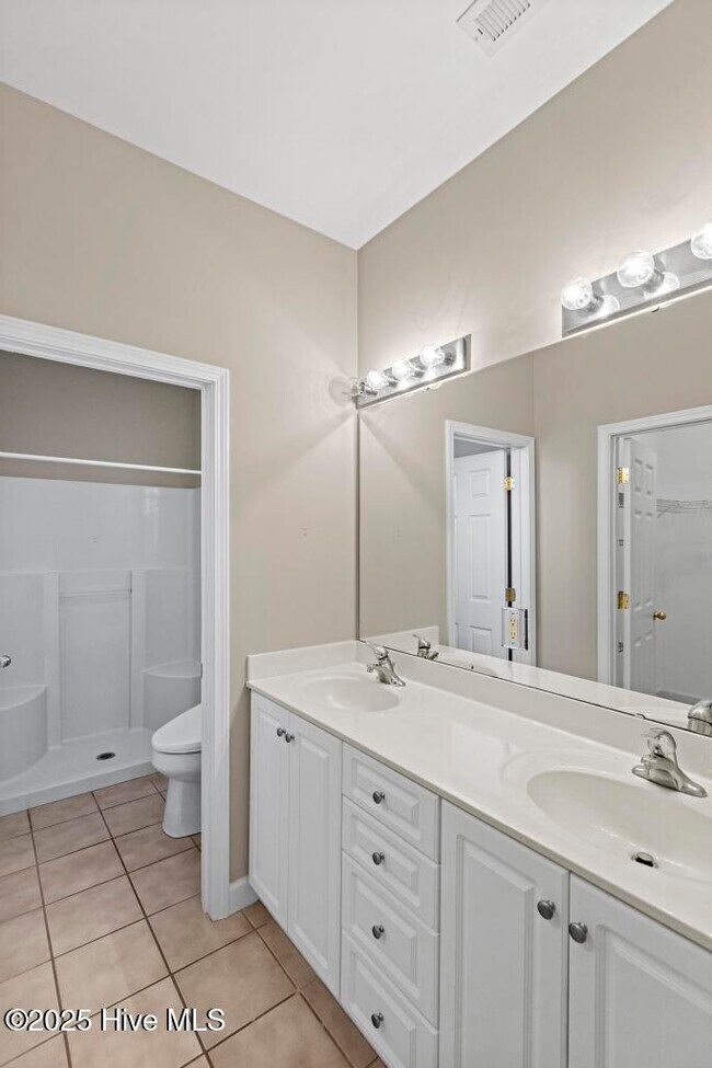Building Photo - 124 Azalea Dr