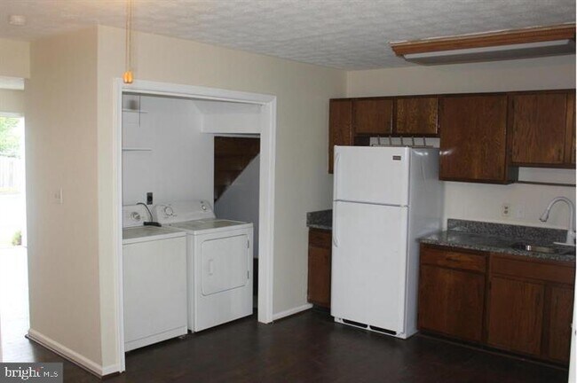 Building Photo - 414 Cornwallis Ct
