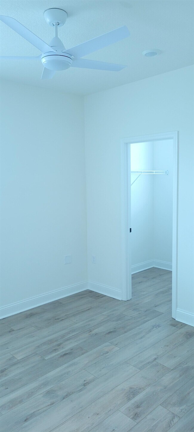 Building Photo - 214 Santos Ln