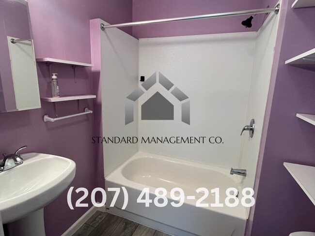 Building Photo - 6 Squire St