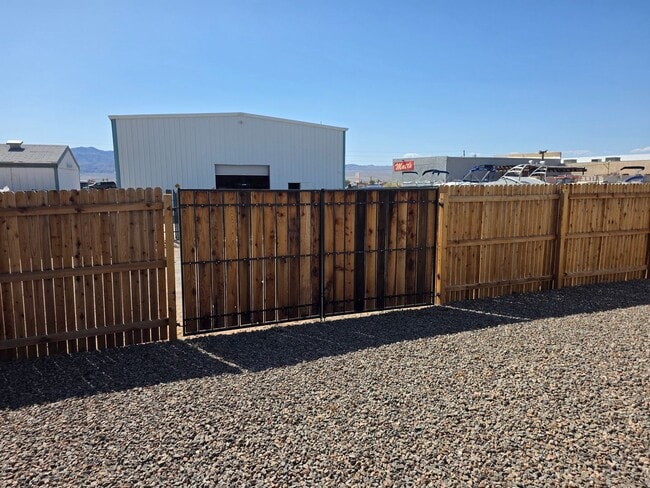Building Photo - Beautiful new build-Never been lived in with pull through 3 car garage in Fort Mohave AZ