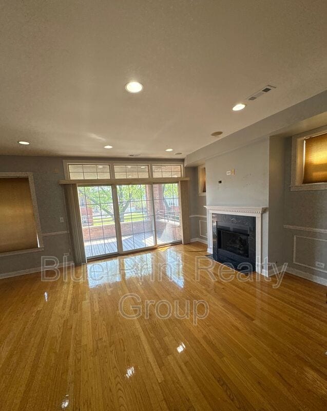 Building Photo - 1540 E 67th Pl