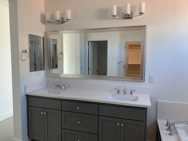 Building Photo - Home In Tracy Hills - Tenant occupied DO N...