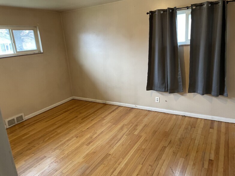 Building Photo - 22190 Cloverlawn St