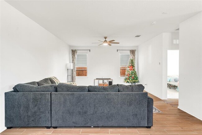 Building Photo - 308 Singing Dove Wy