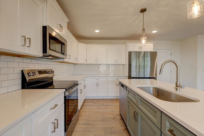 Building Photo - 1385 Harmon Ln
