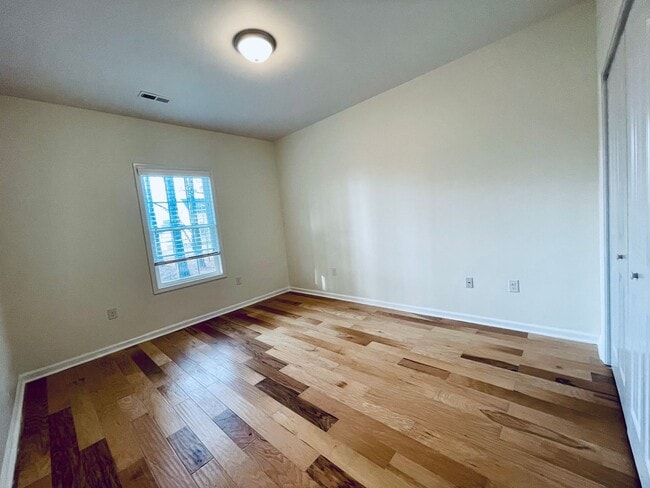 Building Photo - 3/2 single family - quiet neighborhood - u...