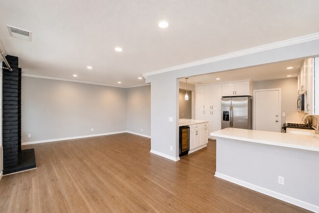 Building Photo - 4701 Carmonita Ln