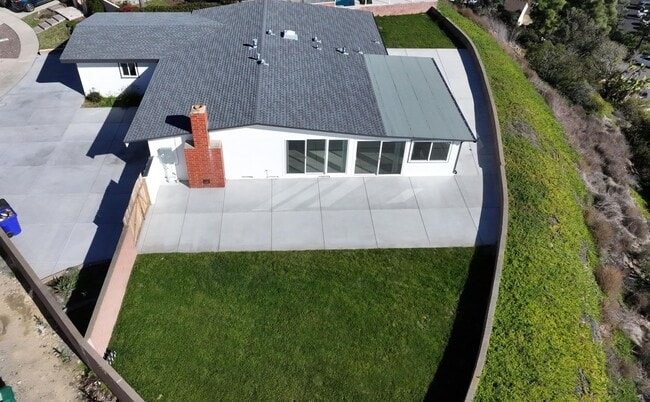 Building Photo - Freshly remodeled, 4 bedroom 2 bath house ...