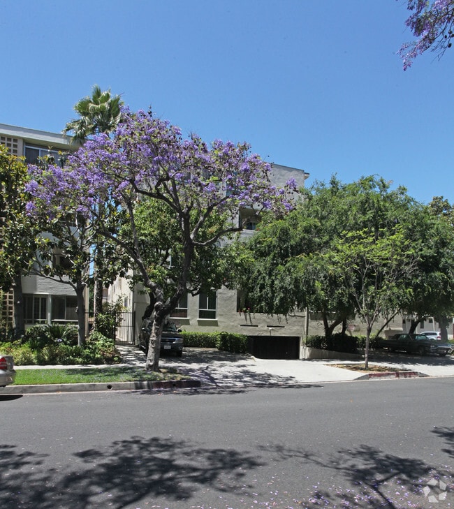 Building Photo - 9160 Beverly Blvd