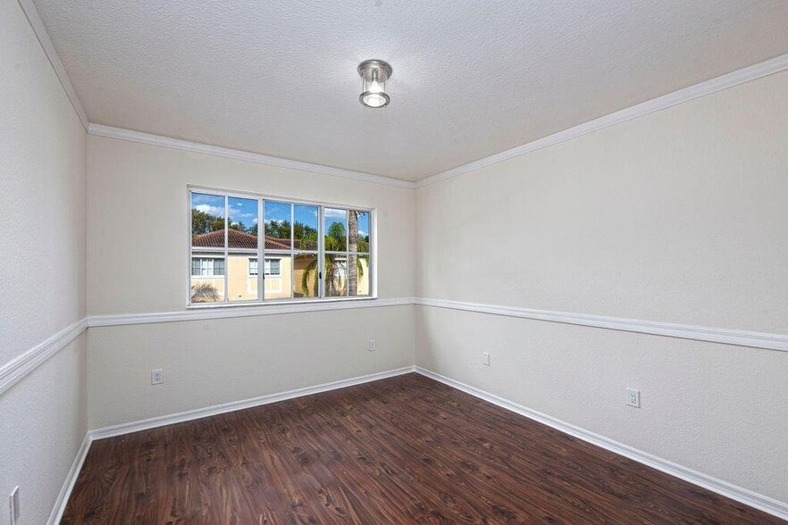 Building Photo - 2400 Centergate Dr