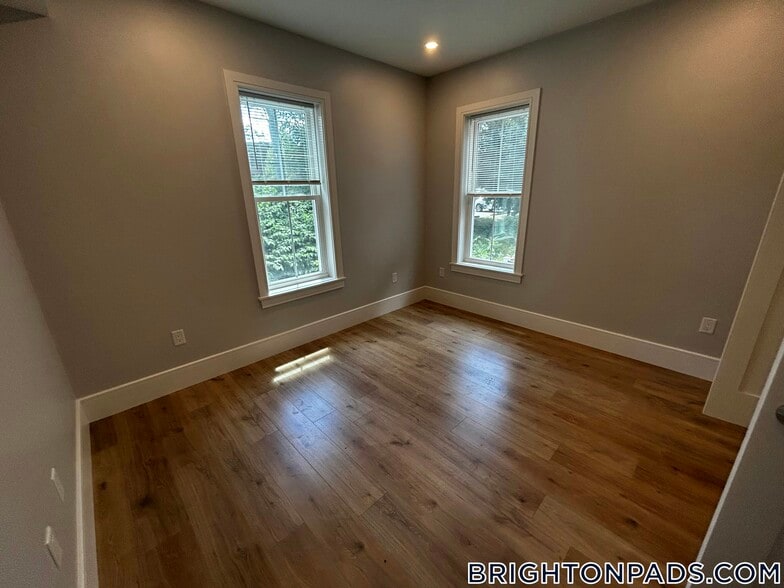 Building Photo - 124 Kenrick St
