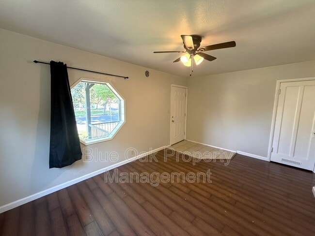 Building Photo - 390 Ash St