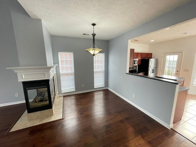 Building Photo - Jordan Ridge Bordeaux area home with bonus...