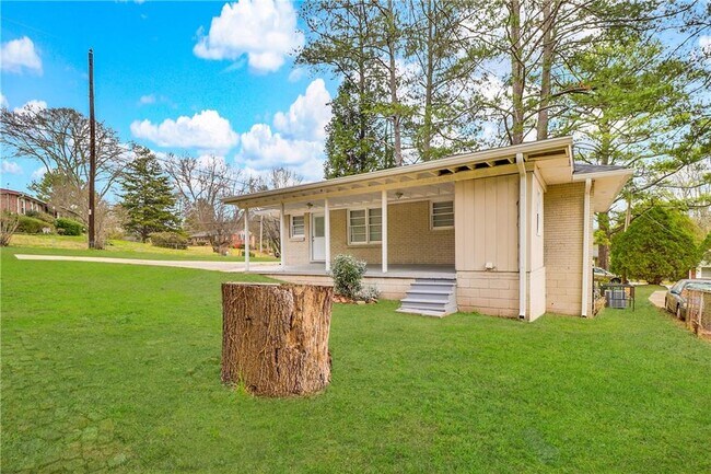 Building Photo - 2407 Baywood Dr SE