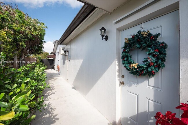 Building Photo - 7420 SW 31st St