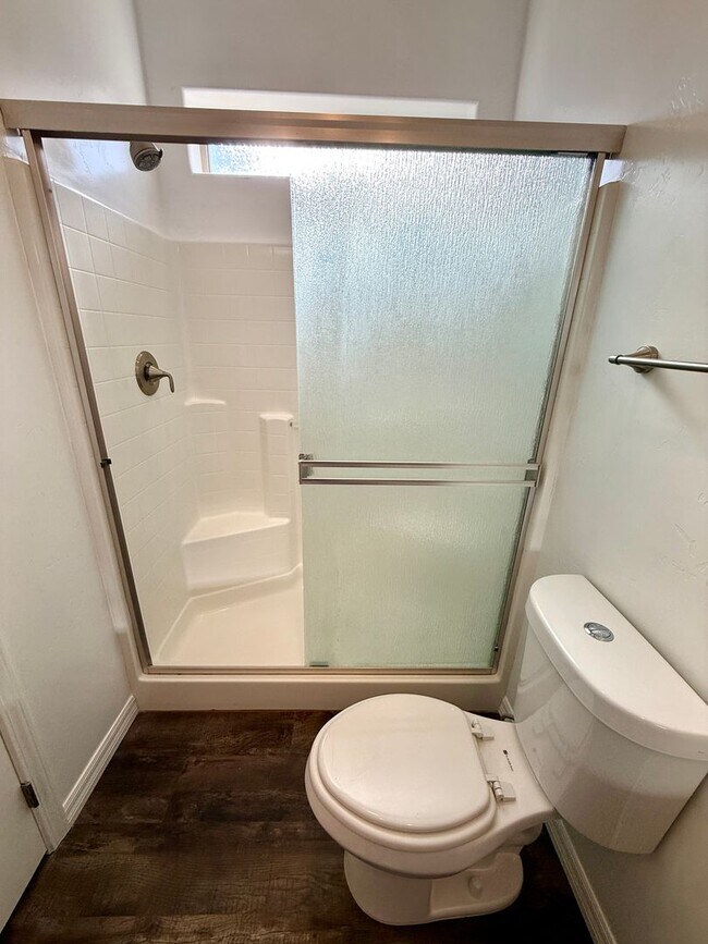 Building Photo - Great 3 Bedroom, 2 Bathroom Home Centrally Located- Available Now!