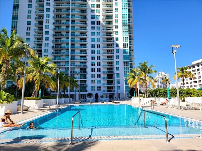 Building Photo - 950 Brickell Bay Dr