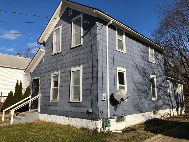 Building Photo - 387 Cleveland St