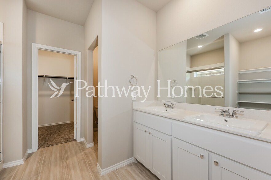 Building Photo - 908 Birch Dr