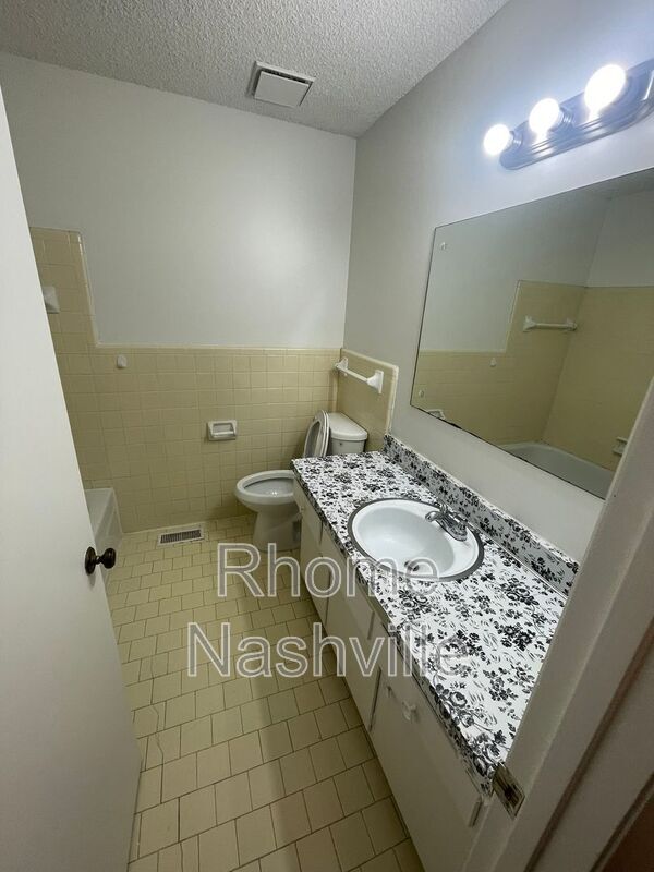 Building Photo - 5161/5163 Hilson