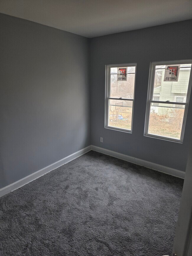 Building Photo - 29 S Gladstone Ave