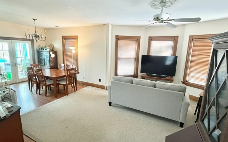 Building Photo - 67 Hillside St