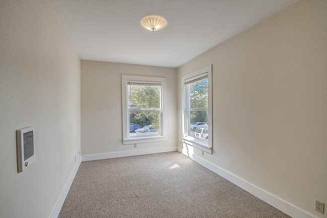 Building Photo - 5624 Brooklyn Ave NE