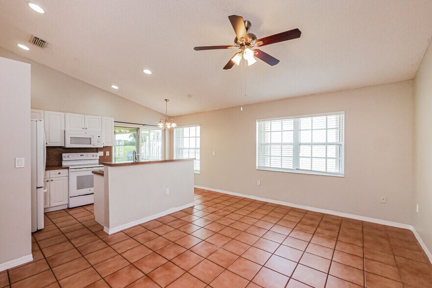 Building Photo - 3370 NW 78th Ave
